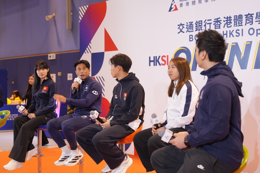 <p>（左二起）壁球运动员何子乐、七人榄球运动员李卡度、剑击运动员何思朗及单车运动员杨础摇，一同参与「与精英运动员会面」分享会，与现场观众讲述他们成为精英运动员的心路历程。</p>

<p>&nbsp;</p>
